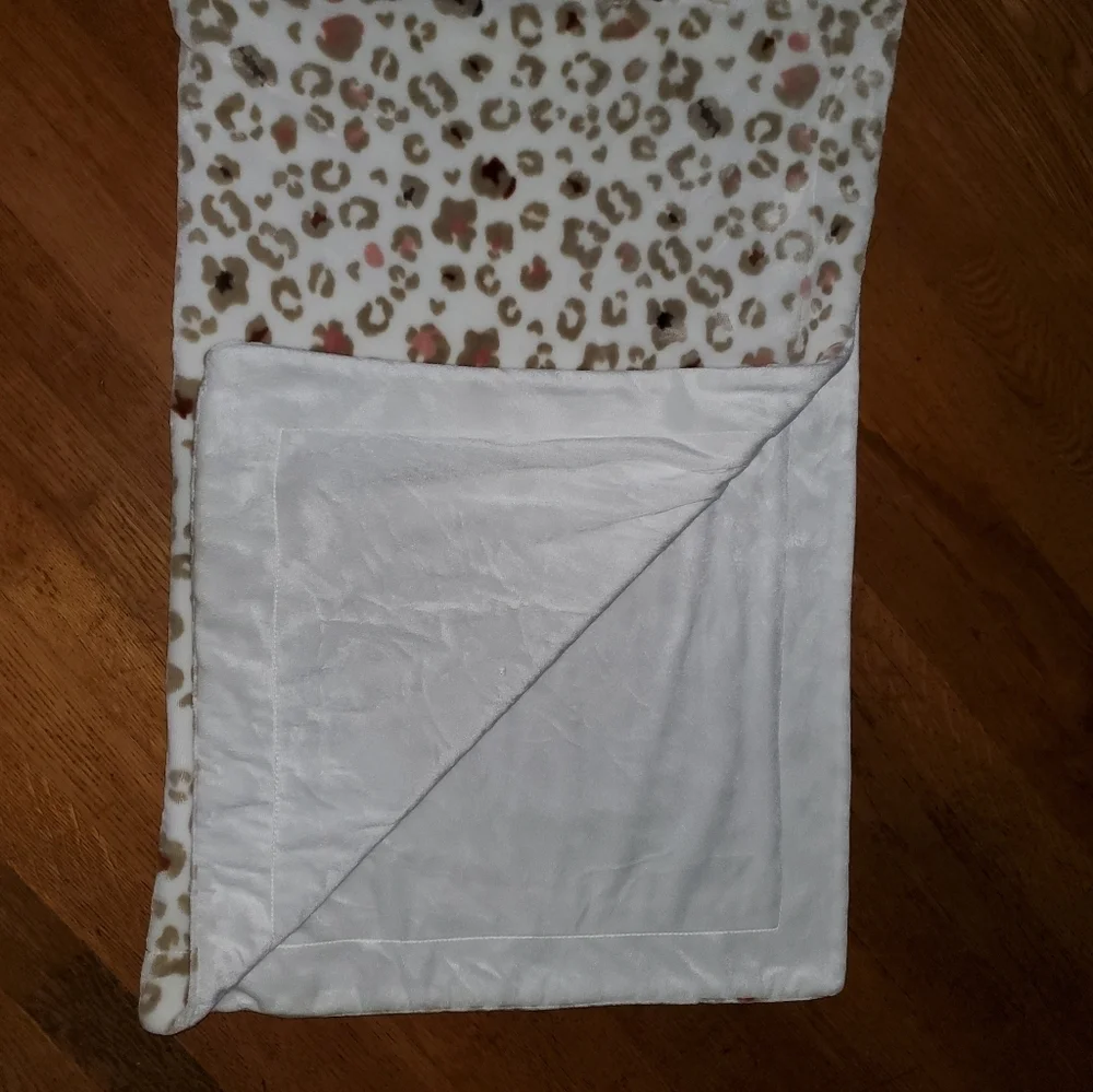 Isaac Mizrahi Animal Print Fleece Blanket